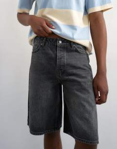 Rigid baggy denim short in washed black