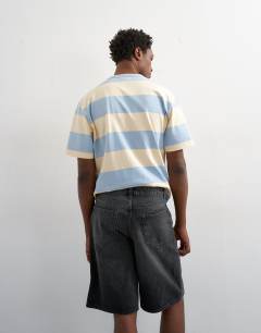 Model wearing Rigid baggy denim short in washed black