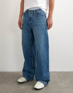 Model wearing Rigid baggy fit jean in mid wash