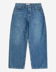 Model wearing Rigid baggy fit jean in mid wash