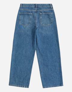 Model wearing Rigid baggy fit jean in mid wash