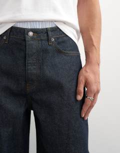Model wearing Rigid baggy fit jean in raw