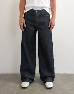 Model wearing Rigid baggy fit jean in raw