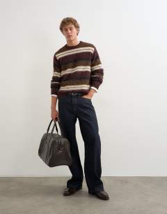 Model wearing Rigid baggy fit jean in rinse wash