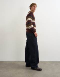 Model wearing Rigid baggy fit jean in rinse wash
