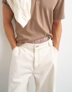 Model wearing Rigid baggy fit jean with side pockets in natural