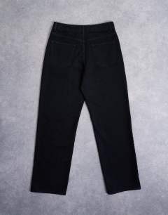 Model wearing Rigid baggy jean in black