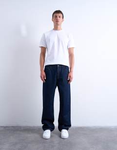 Model wearing Rigid baggy jean in raw