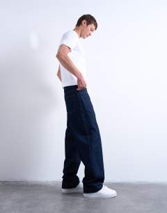 Model wearing Rigid baggy jean in raw