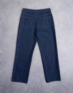 Model wearing Rigid baggy jean in raw