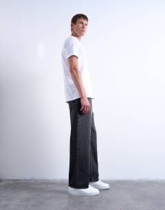 Model wearing Rigid baggy jean in washed black