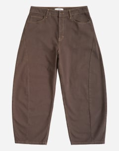 Model wearing Rigid barrel fit jean in clean brown