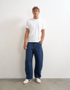 Rigid barrel fit jean in dark wash