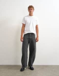 Rigid barrel fit jean in washed black