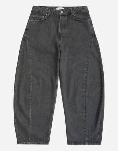 Model wearing Rigid barrel fit jean in washed black