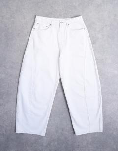 Model wearing Rigid barrel jean in bone