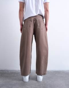 Model wearing Rigid barrel jean in brown