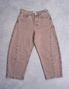 Model wearing Rigid barrel jean in brown