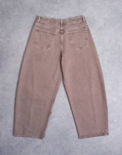 Model wearing Rigid barrel jean in brown