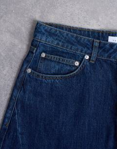 Model wearing Rigid barrel jean in dark wash