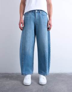 Rigid barrel jean in mid wash