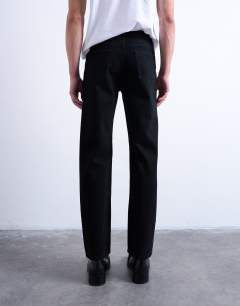 Model wearing Rigid straight jean in black
