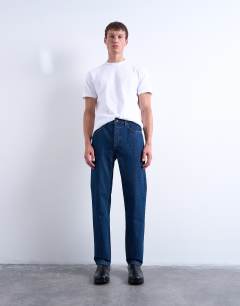 Model wearing Rigid straight jean in dark wash blue