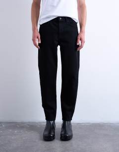 Rigid taper jean in black