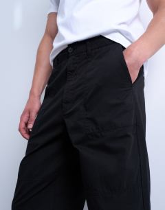 Model wearing Ripstop taper leg trouser with seam detail in black
