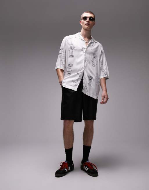 Topman - Ruimvallend overhemd met korte mouwen, reverskraag en Griekse print in wit