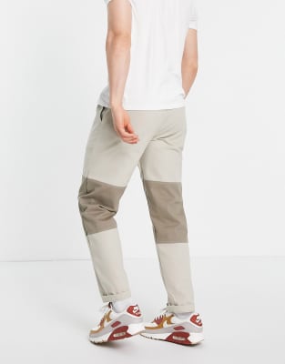 Topman - Ruimvallende broek met gestikte vlakken in ecru | ASOS