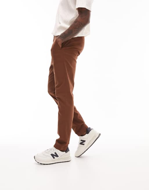 Topman – Schmal geschnittene Chinohose in Braun