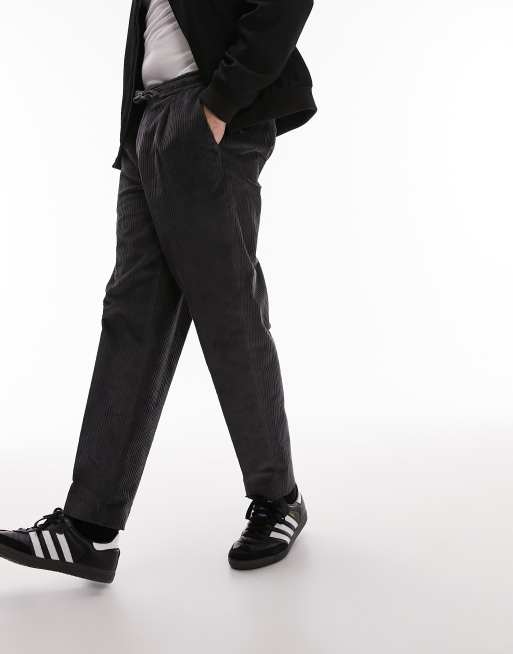Topman – Schmal zulaufende Cordhose in Anthrazit mit elastischem Bund