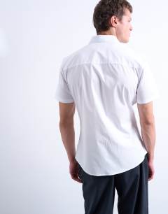 Model wearing Short sleeve formal slim stretch fit shirt in white