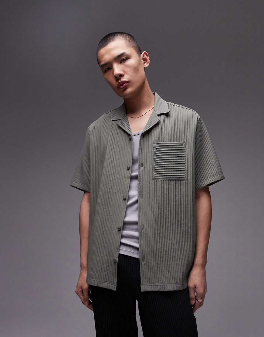 short sleeve regular fit revere plisse shirt in khaki-Green