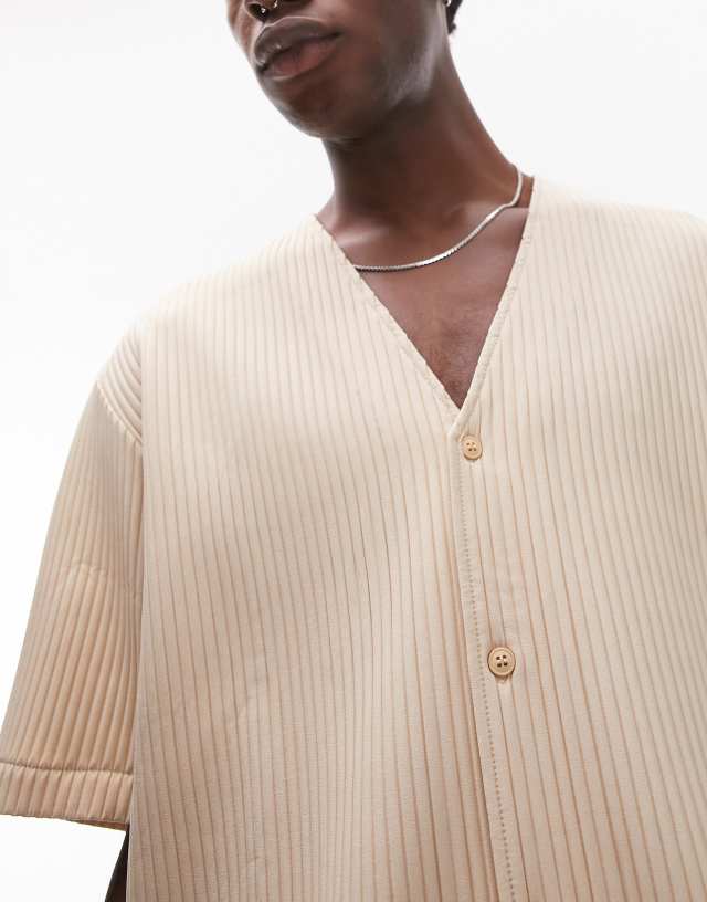 Topman - short sleeve relaxed collarless plisse shirt in stone