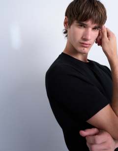 Model wearing Skinny fit ribbed t-shirt in black