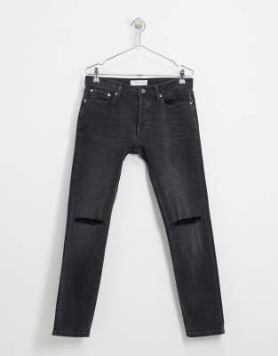 black skinny jeans with holes in the knees