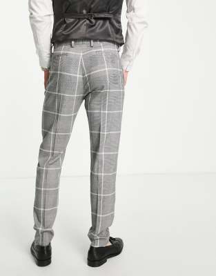 grey check pants with black shirt