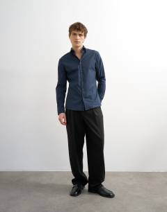 Model wearing Slim fit long sleeve formal stretch shirt in navy