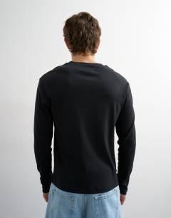 Model wearing Slim fit long sleeve rib henley t-shirt in black