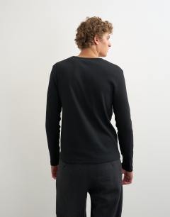 Model wearing Slim fit rib long sleeve t-shirt in black
