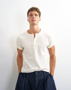 Slim fit short sleeve waffle henley in ecru