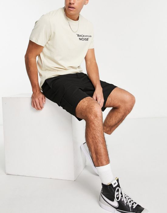 https://images.asos-media.com/products/topman-slim-twill-cargo-shorts-in-black/24531801-3?$n_550w$&wid=550&fit=constrain
