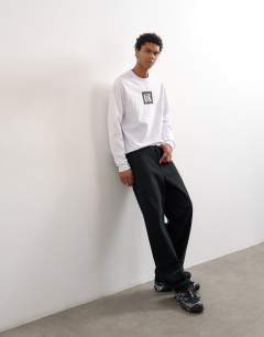 Model wearing Straight chino in black