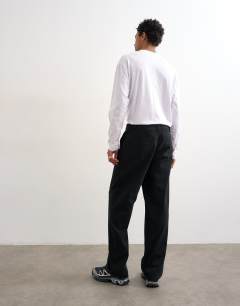 Model wearing Straight chino in black