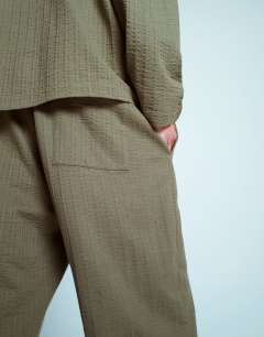 Model wearing Straight fit seersucker jogger in khaki