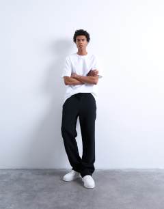 Model wearing Straight leg jogger in black