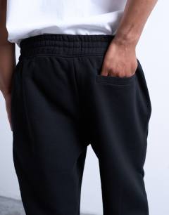 Model wearing Straight leg jogger in black