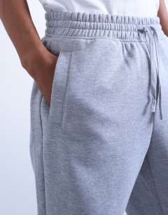 Model wearing Straight leg jogger in grey marl